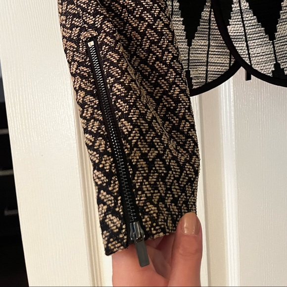 Rachel Roy cropped double breasted jacket, jacquard motif. - Picture 4 of 6